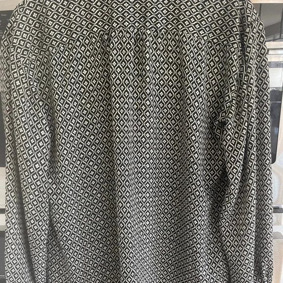 Max Studio 3/4 Button Down Geometric Blue White Blouse Size Medium - Picture 6 of 7